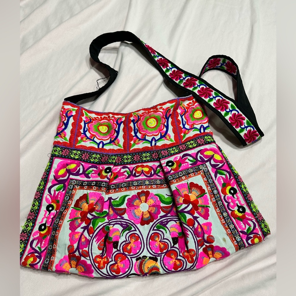 Source Unknown Multicolor Floral Embroidered Crossbody Bag with Black Strap